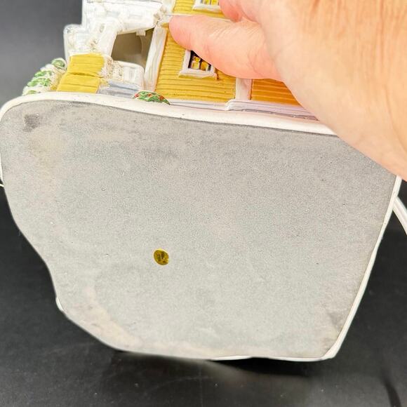 Ceramic Christmas Village House Decoration Yellow House Victorian Lighted Snow - Picture 9 of 12